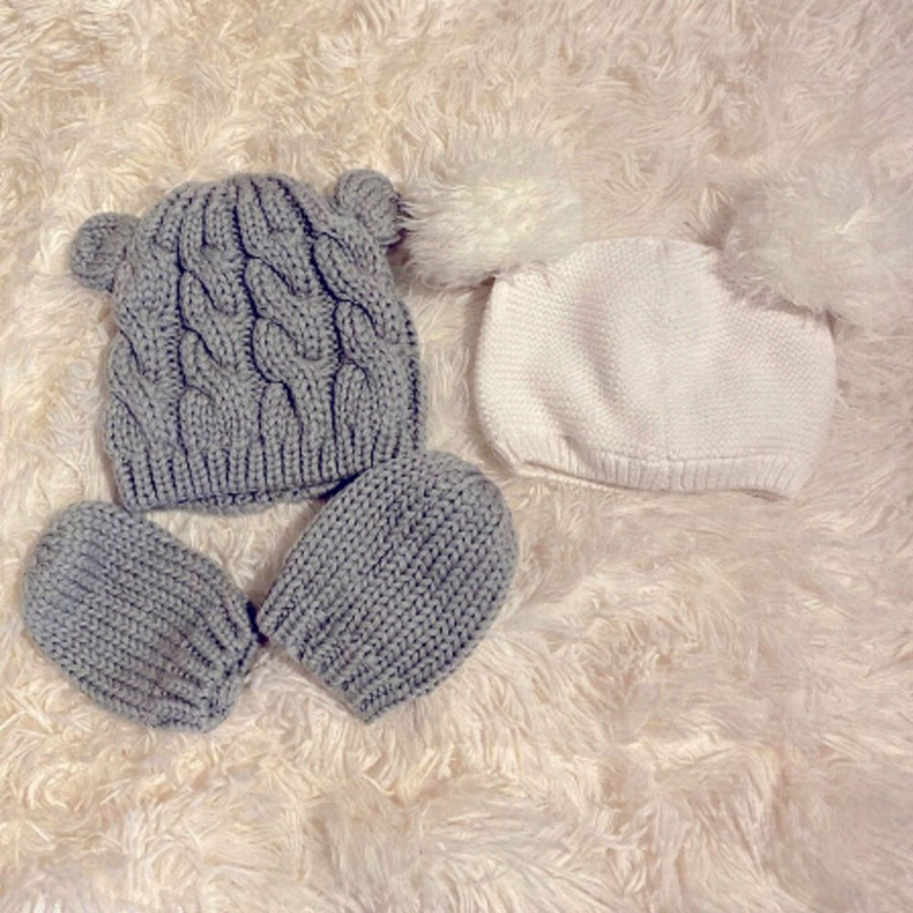 Baby beanies with mittens and pom pom Size 0-3M